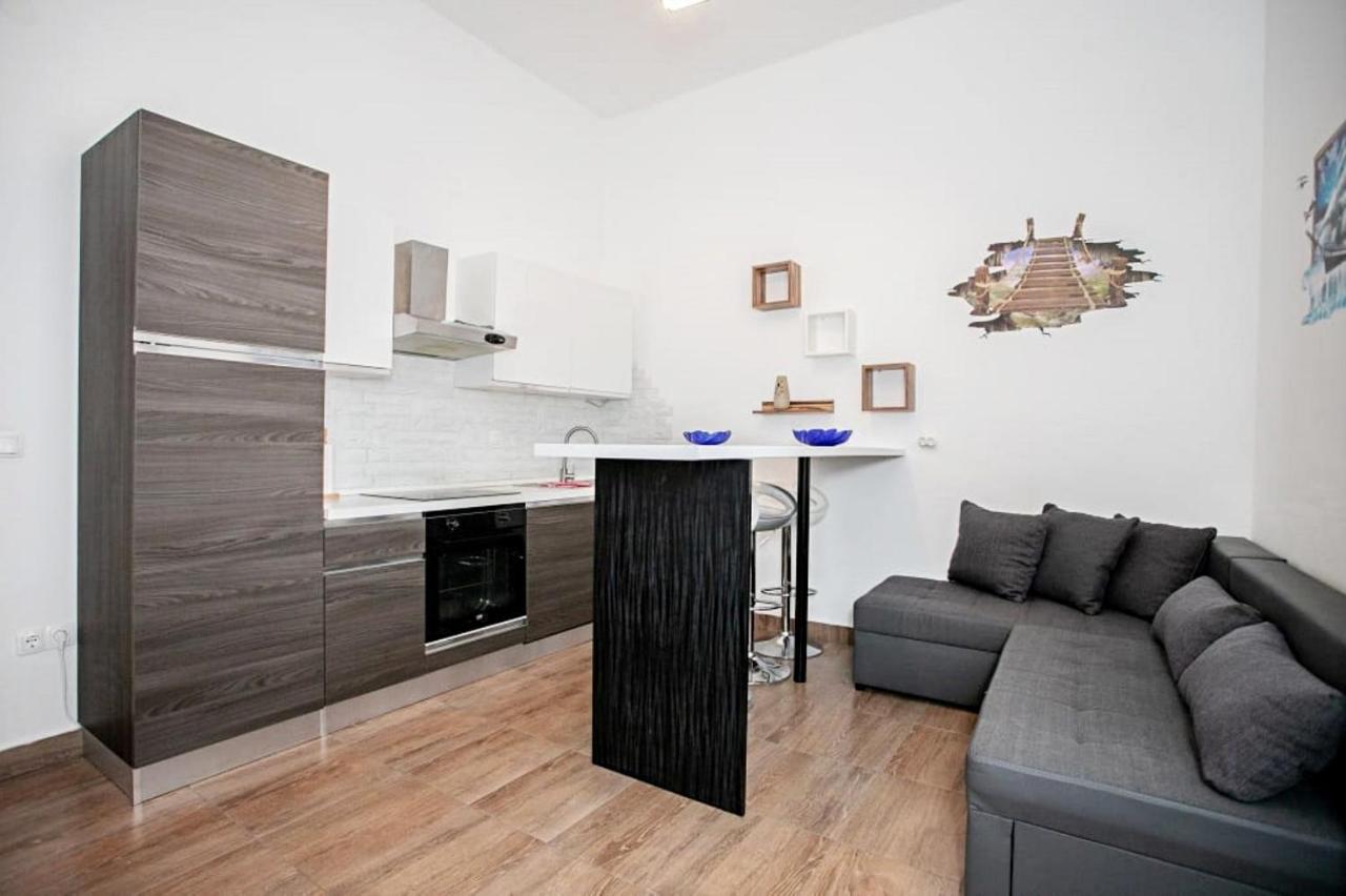 Apartments Punta 2 Omis Exterior photo