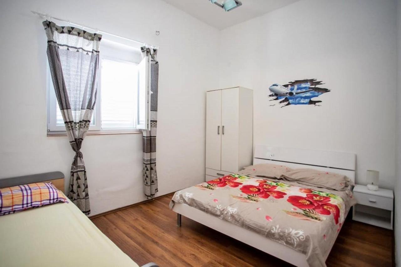 Apartments Punta 2 Omis Exterior photo