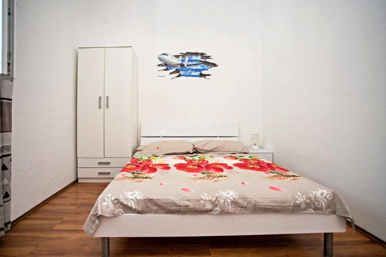 Apartments Punta 2 Omis Exterior photo